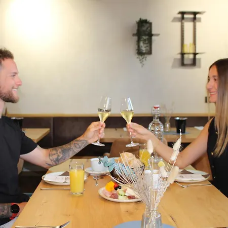 ホテル Stegerbraeu